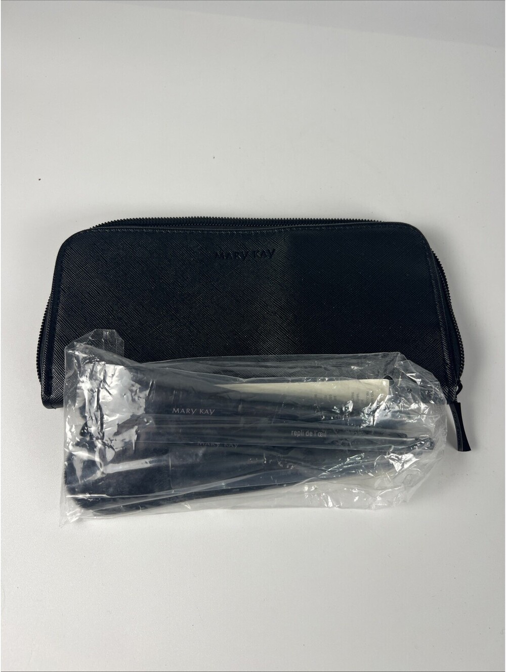 New-Mary Kay Essential Brush Collection: 5 Pro Synthetic Brushes & Case